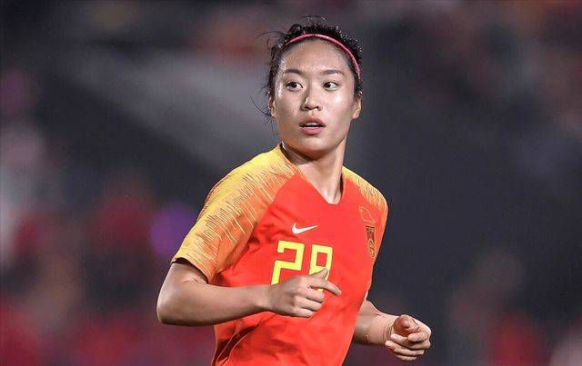 钱红艳面目狰狞的怒骂道：我还惹不起你这臭老娘们了？今天不把你嘴撕烂，我都不姓钱。