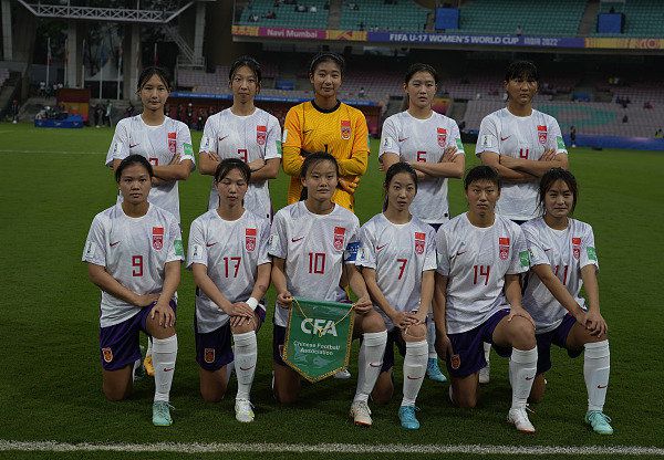 由陈正道执导，殳俏编剧，郭富城、段奕宏、张子枫、许玮甯、荣梓杉领衔主演，五一档最强悬疑电影《秘密访客》日前发布;我们姐弟俩特辑，展现张子枫与荣梓杉;不好惹姐弟的首次合作过程